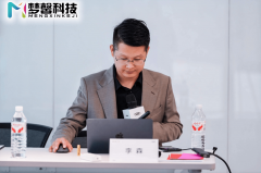 一直坐正在时代前